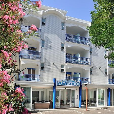 Hotel Amedeo Мисано Адриатико Екстериор снимка